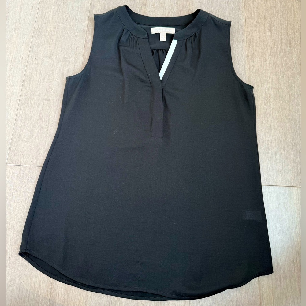 Banana Republic black/white sleeveless blouse size XS